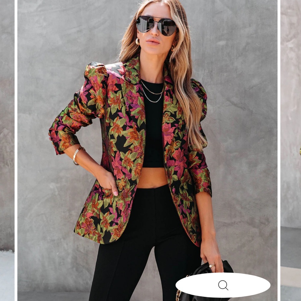 CAUGHT IN A ROMANCE
PRINTED POCKETED
BLAZER